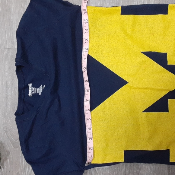 Michigan University T- Shirt - Picture 5 of 8